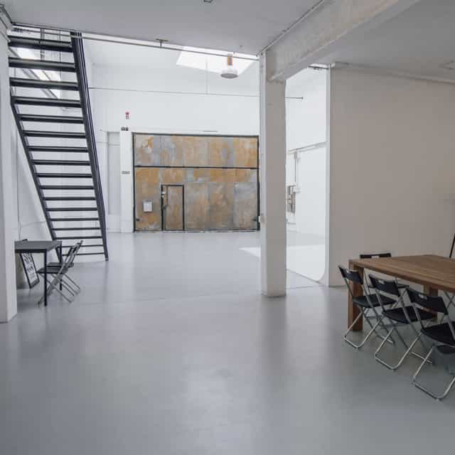 Sala Combinada industrial blank canvas for contemporary product launches and creative workshops.