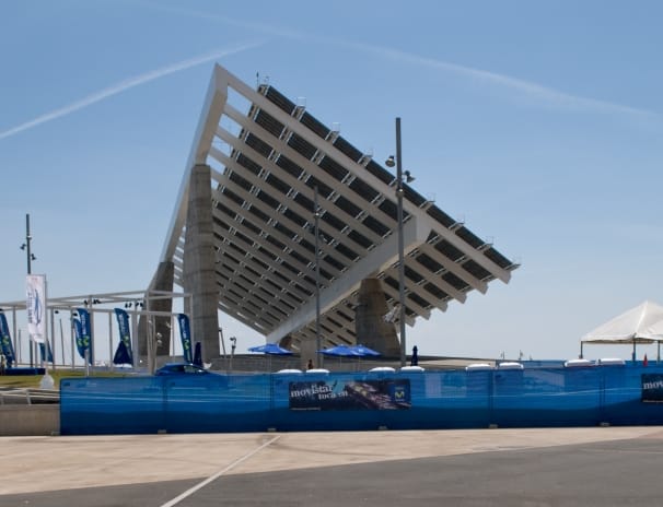 Esade Forum Amphitheater with marquee tents for outdoor corporate event and venue site management.