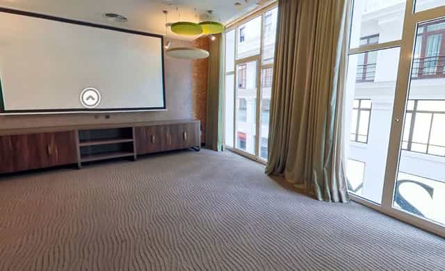 Atelier 1+2 meeting room at Hyatt Centric Madrid with AV tech for corporate workshops and boards.