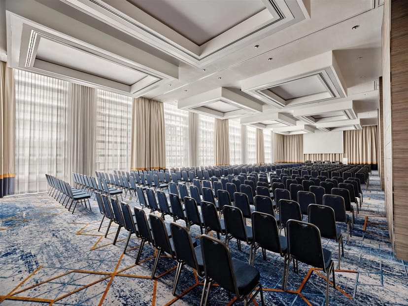 Spacious Symphony meeting room in InterContinental Warsaw, perfect for conferences and presentations.