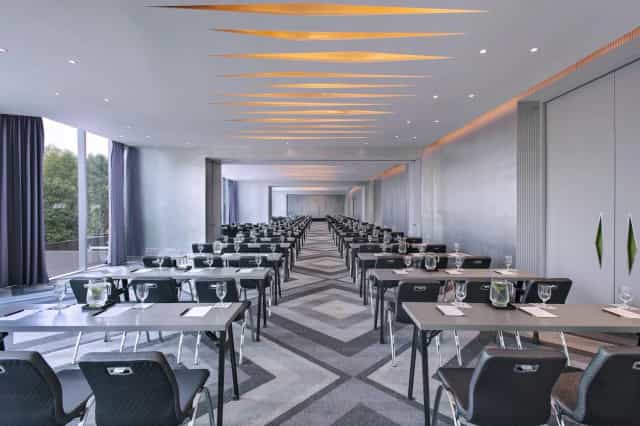 Modern Great Room at W Mexico City, classroom-style setup for corporate training and seminars.