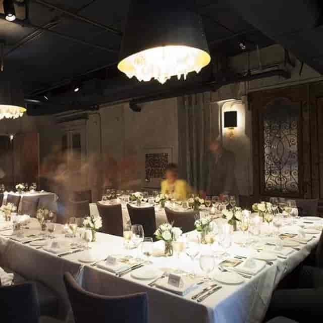 U-shaped banquet table in Grand Georgian room for corporate dinners and rehearsal celebrations.