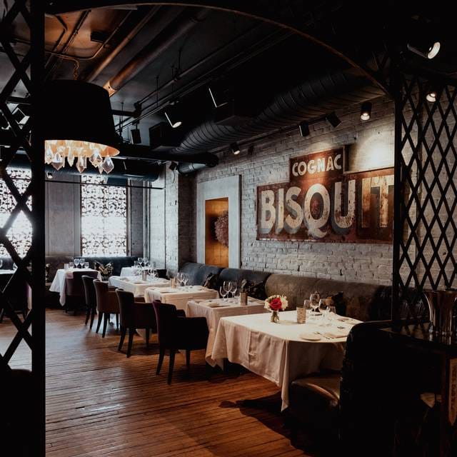 Private dining at GEORGE Restaurant: industrial-chic space for corporate dinners and receptions.