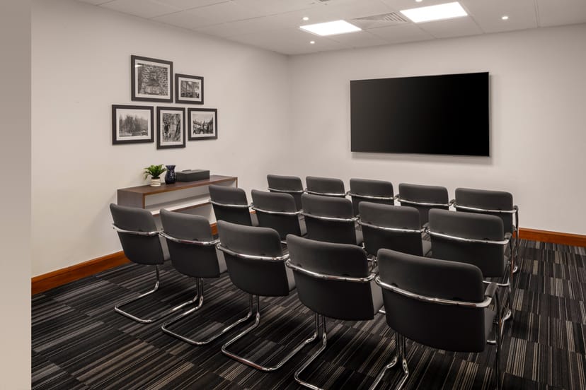 "Meeting room in Holiday Inn London-Bexley, ideal for professional gatherings and conferences."