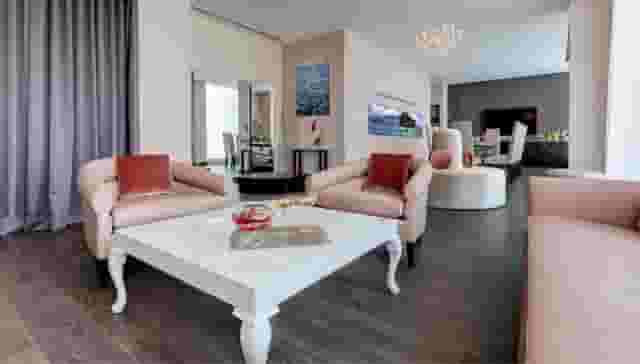 The Pearl Room