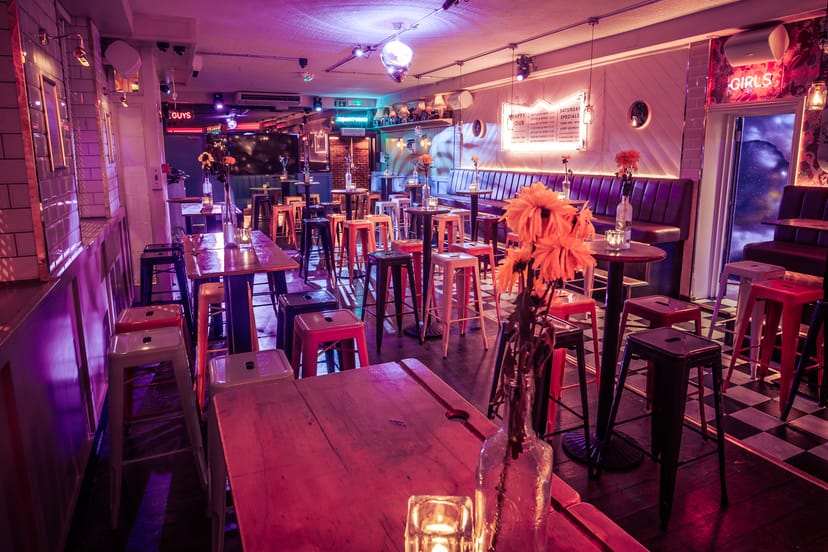 Eclectic venue hire in Simmons|Old Street for informal social events and gatherings.