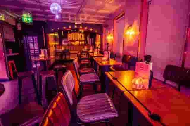 Simmons Bar