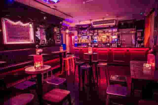 Simmons Bar