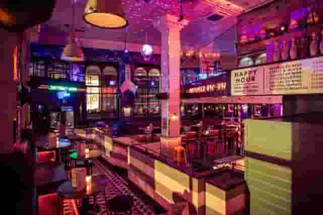 Simmons Bar