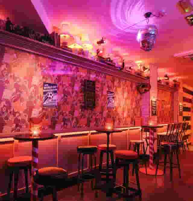 Simmons Bar