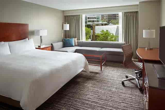 Marriott Downtown at CF Toronto Eaton Centre Rooms: Pictures & Reviews -