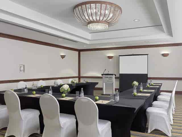 Carlyle Room boardroom with U-shape setup for professional corporate meetings and events.