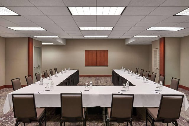 U-shape meeting room at Hilton Toronto Airport Hotel for corporate workshops and team training.