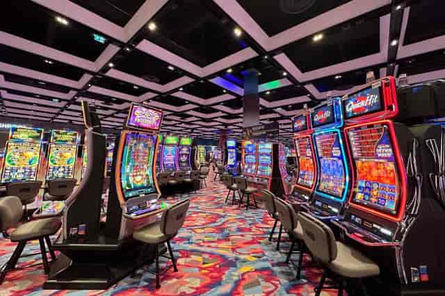This is what it's like to visit Toronto's new $1 billion casino