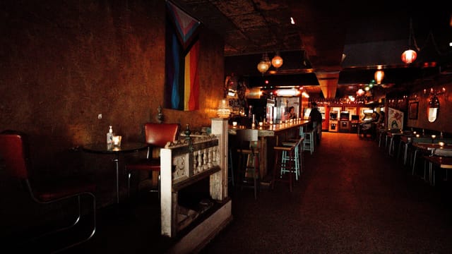 Bar in The Well: cozy lounge for networking receptions and off-site events.