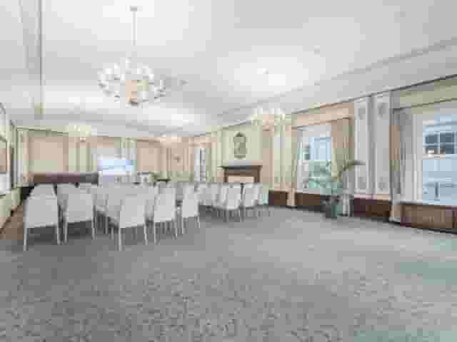 Fairley Lounge