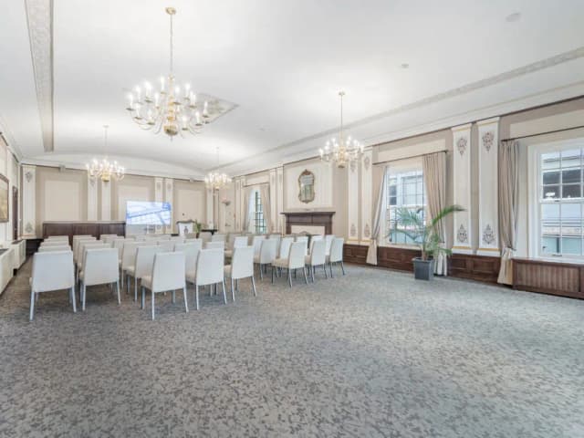 Fairley Lounge