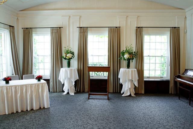 Fairley Lounge