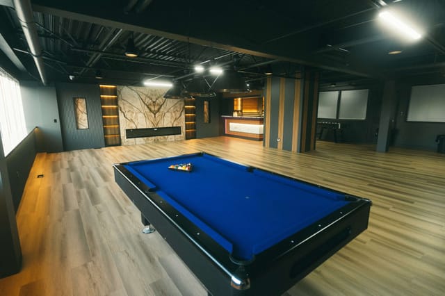 Contemporary flex space at Lounge On Fifty with integrated bar for corporate retreats and networking.