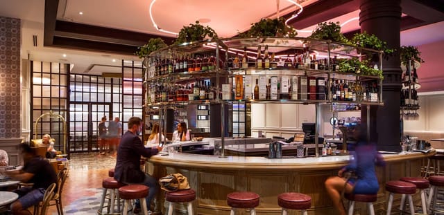 Lobby Bar at The Broadview Hotel, Toronto: Sophisticated venue for networking and corporate events.