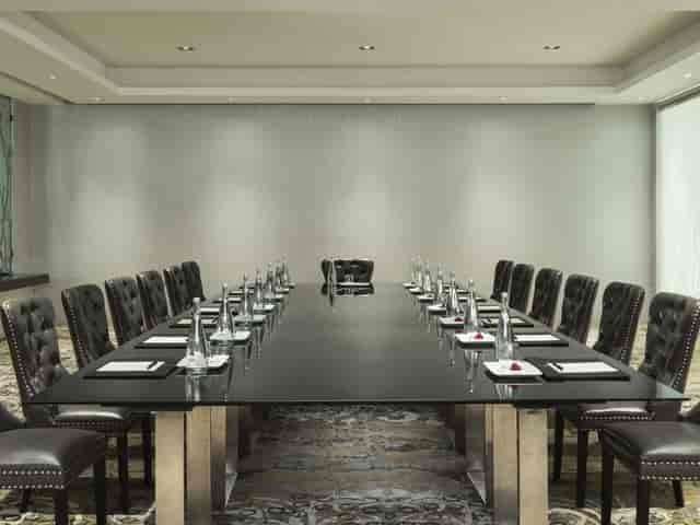 Executive boardroom at Marquis Reforma for corporate strategy meetings and professional conferences.