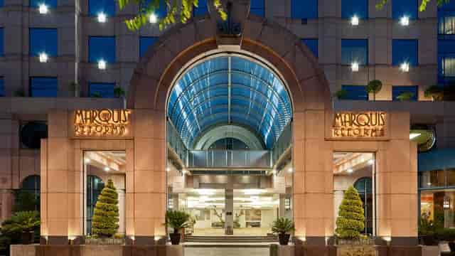 Luxury hotel entrance at Marquis Reforma for corporate events and VIP business meetings.