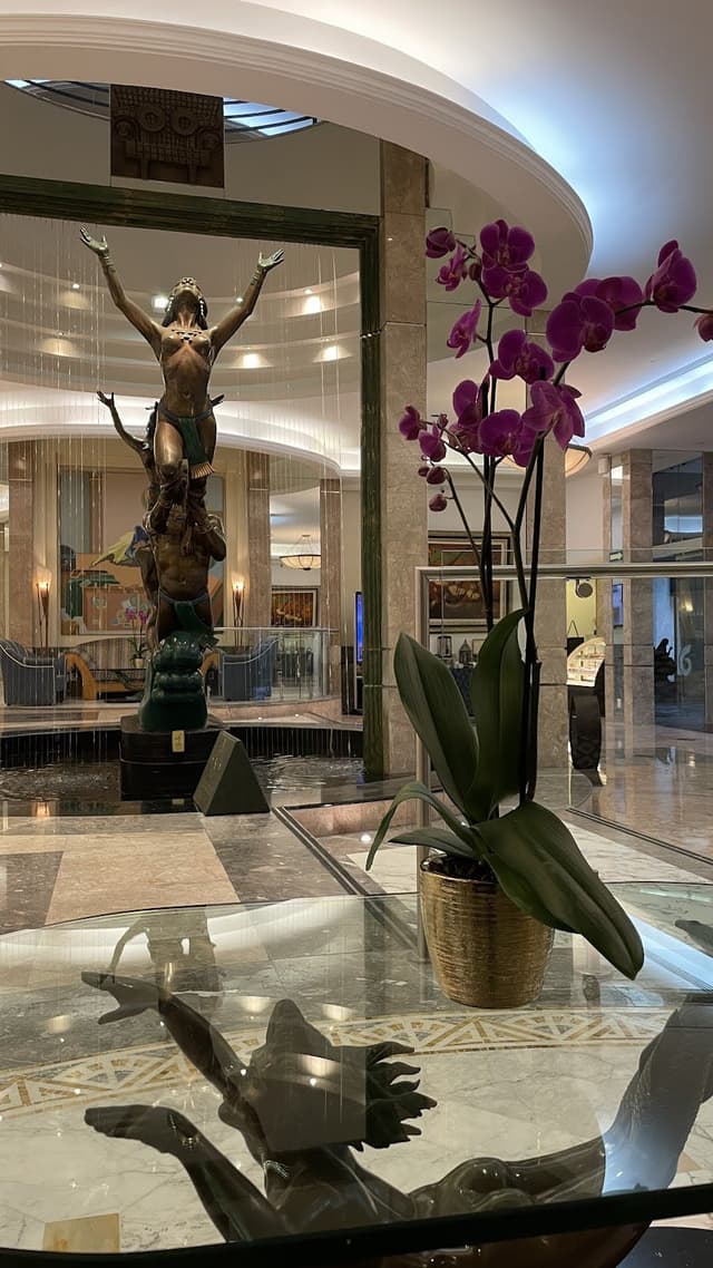 Foyer of Emperatriz