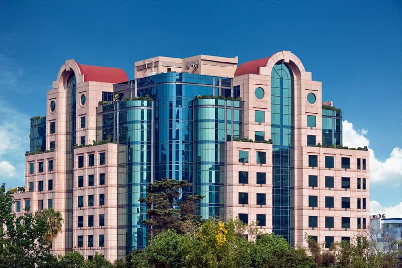 Congress venue at Marquis Reforma with multi-level architecture for corporate conferences.
