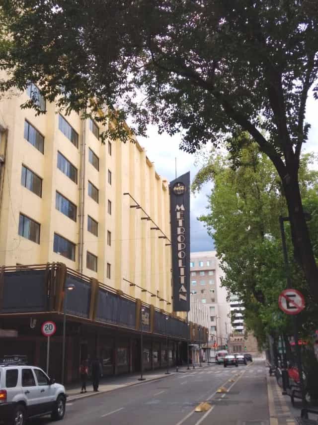 Teatro Metropólitan exterior: iconic urban venue for concerts and corporate events.