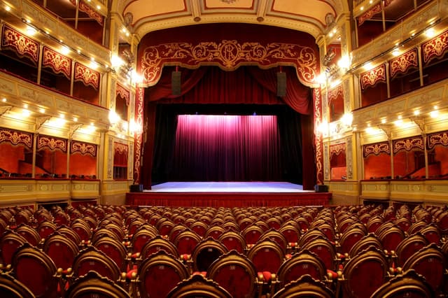 Teatro de la Ciudad Esperanza Iris