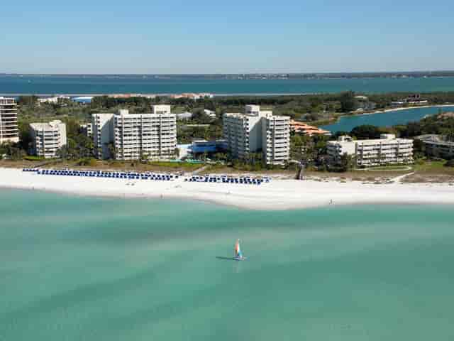 Lagoon Lawn beachfront venue for luxury corporate retreats and incentive events.