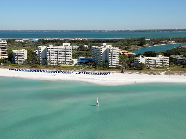 Lagoon Lawn