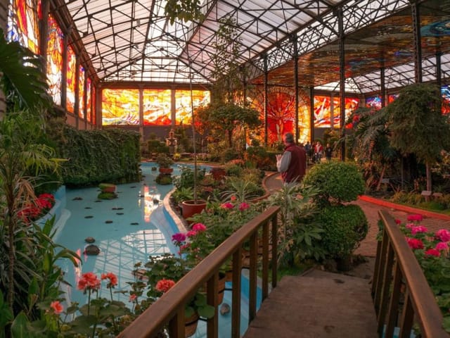 Garden in Jardín Mosada venue for gala dinner or atmospheric reception.