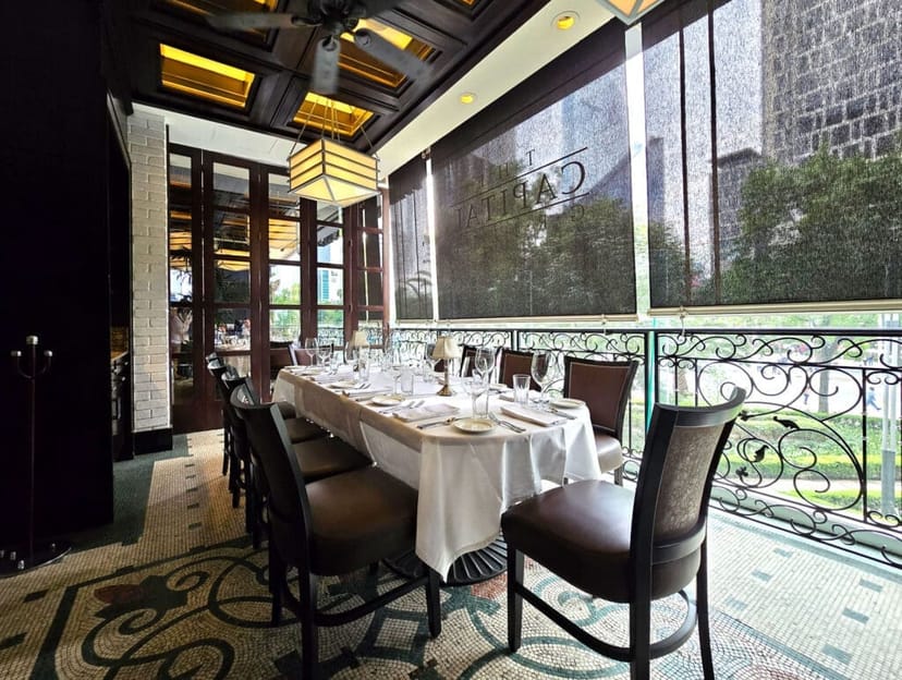 Salón Reforma private dining room with retractable shades for VIP meetings and upscale events.