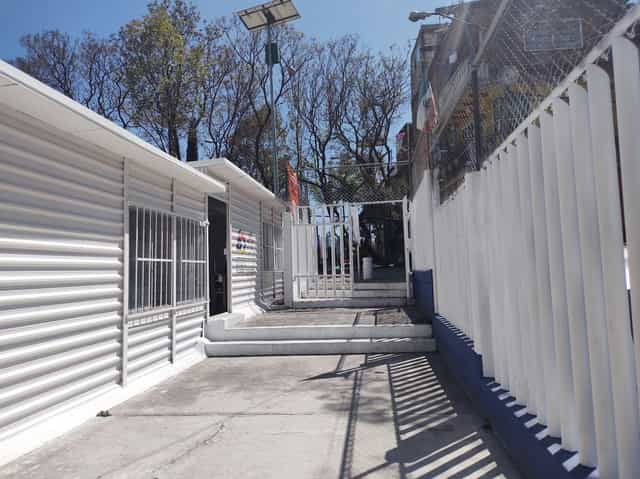 Community center in Centro Interactivo Ampliación Piloto featuring inaccessible stairs for events.