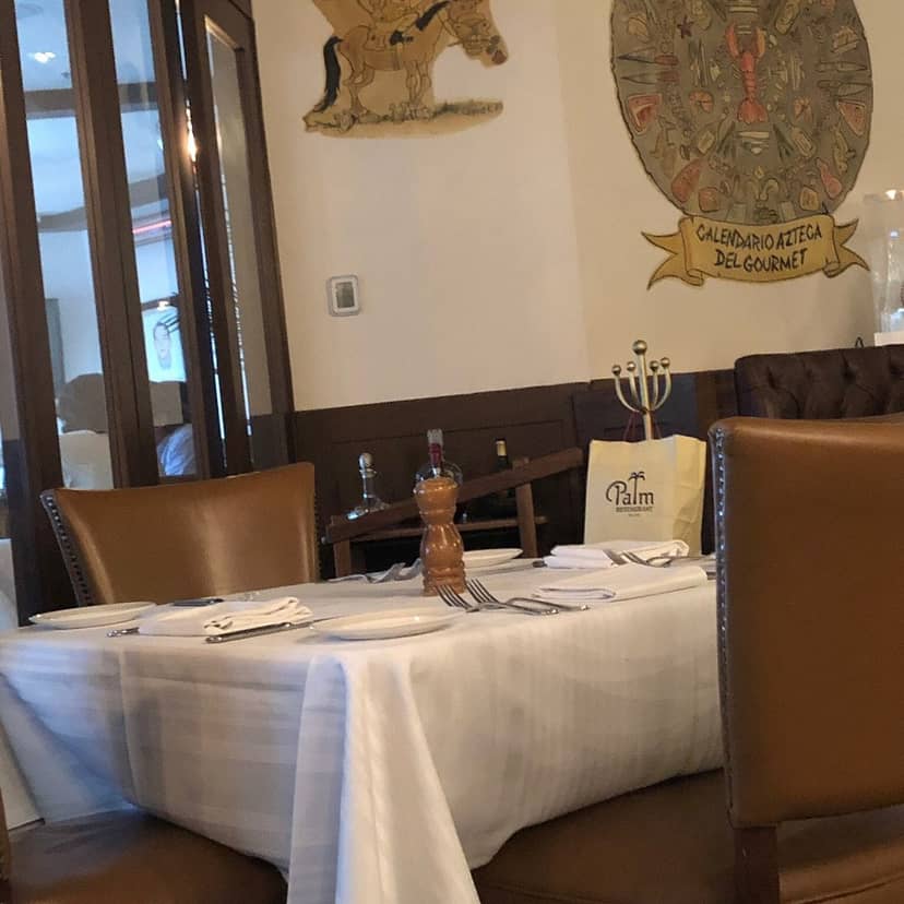 Private dining room at The Palm Mexico City for intimate business lunches and VIP dinners.