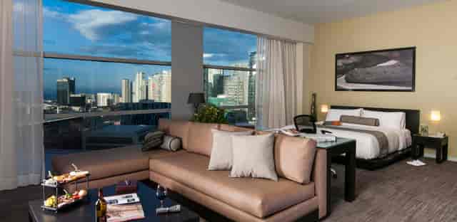 VIP suite at Hotel Stadia Suites Mexico City with city view for business meetings and events.