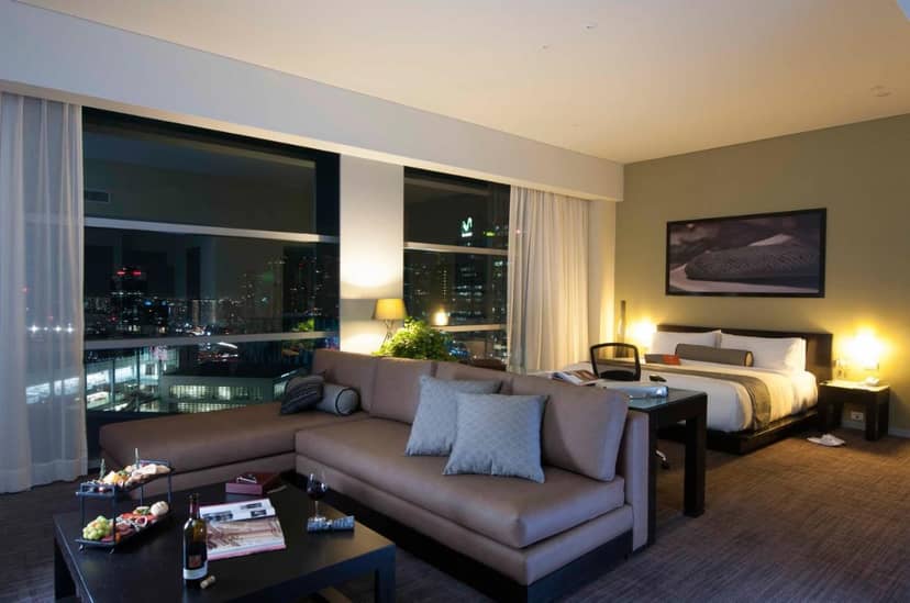 Executive suite at Hotel Stadia Suites Mexico City with breakout area for VIP meetings.