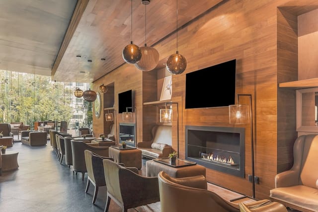 Mediterráneo wood-paneled VIP lounge at Live Aqua Mexico for corporate networking events.