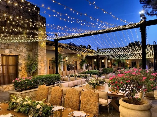 Agave Café & Galleria: Luxury outdoor dining with stone architecture for gala events.