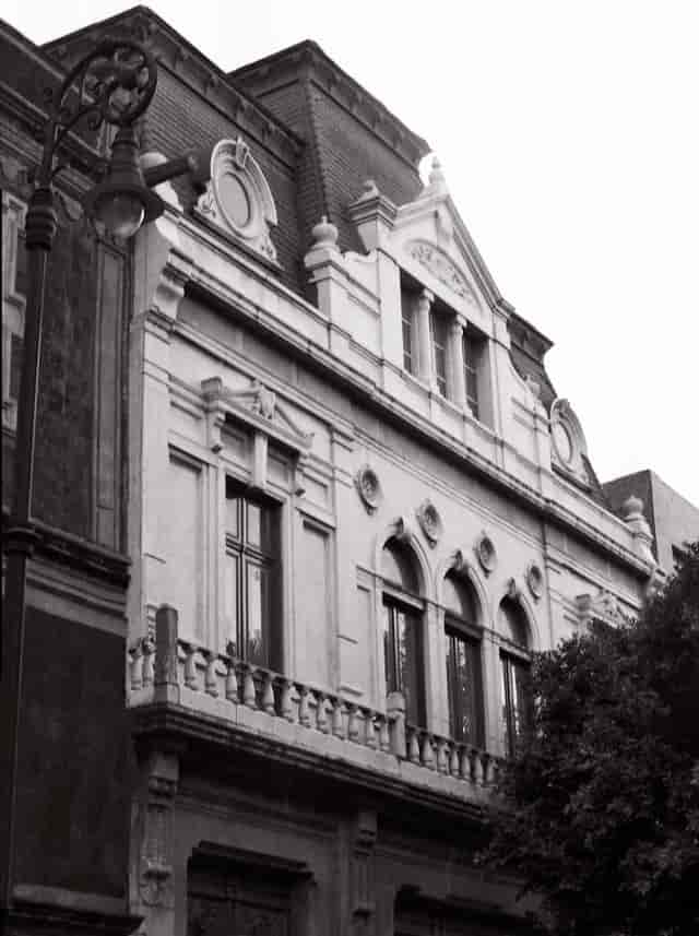 Grand historic Palacio Metropolitano facade for corporate gala dinners and executive retreats.