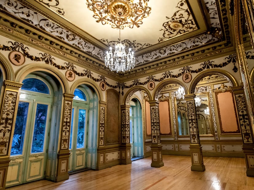 Historic Pista y Escenario ballroom with ornate decor for luxury gala or wedding events.