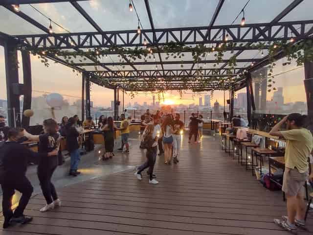 Live music bar