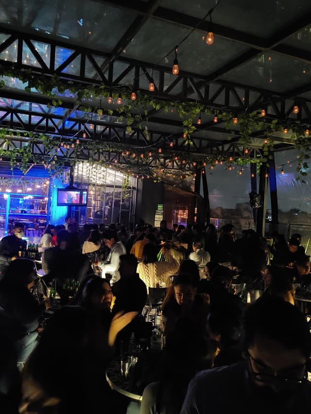 Live music bar