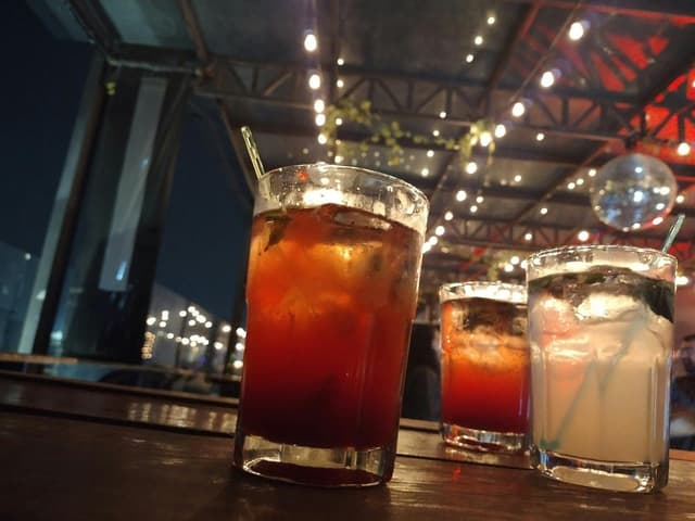 Live music bar