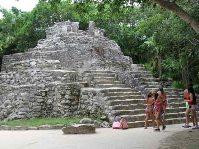 Xcaret, Mayan archaeology in a Disneyland setting - Yucatán Magazine