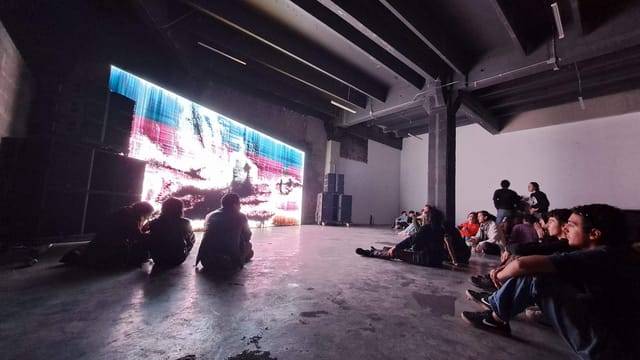 Foro 7 white cyclorama at Quarry Studios: immersive LED wall for corporate events and studio shoots.
