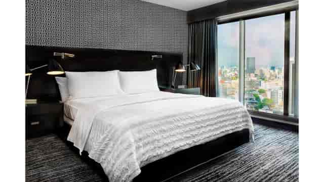 Modern Rivera Room at Le Méridien Mexico City with skyline view for corporate travel and events.