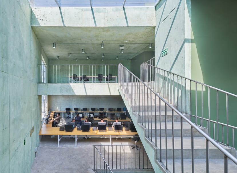 Multilevel creative workspace in ESPAC for corporate workshops and team collaboration events.