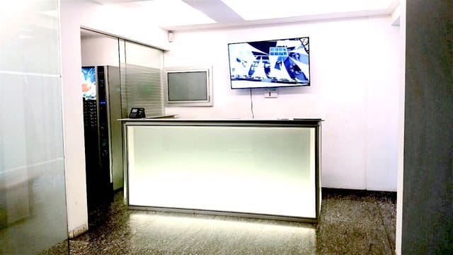 Registration desk at NEO Offices Polanco meeting space for corporate event planning.